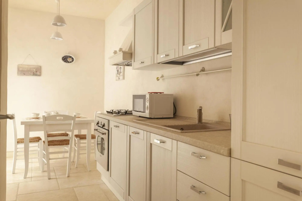 Exclusive Villa Reginella with large garden and private pool just a few minutes from the center of L-Villa Reginella