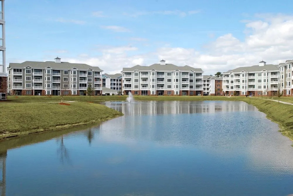 Luxurious Golf Villa Near Broadway at the Beach