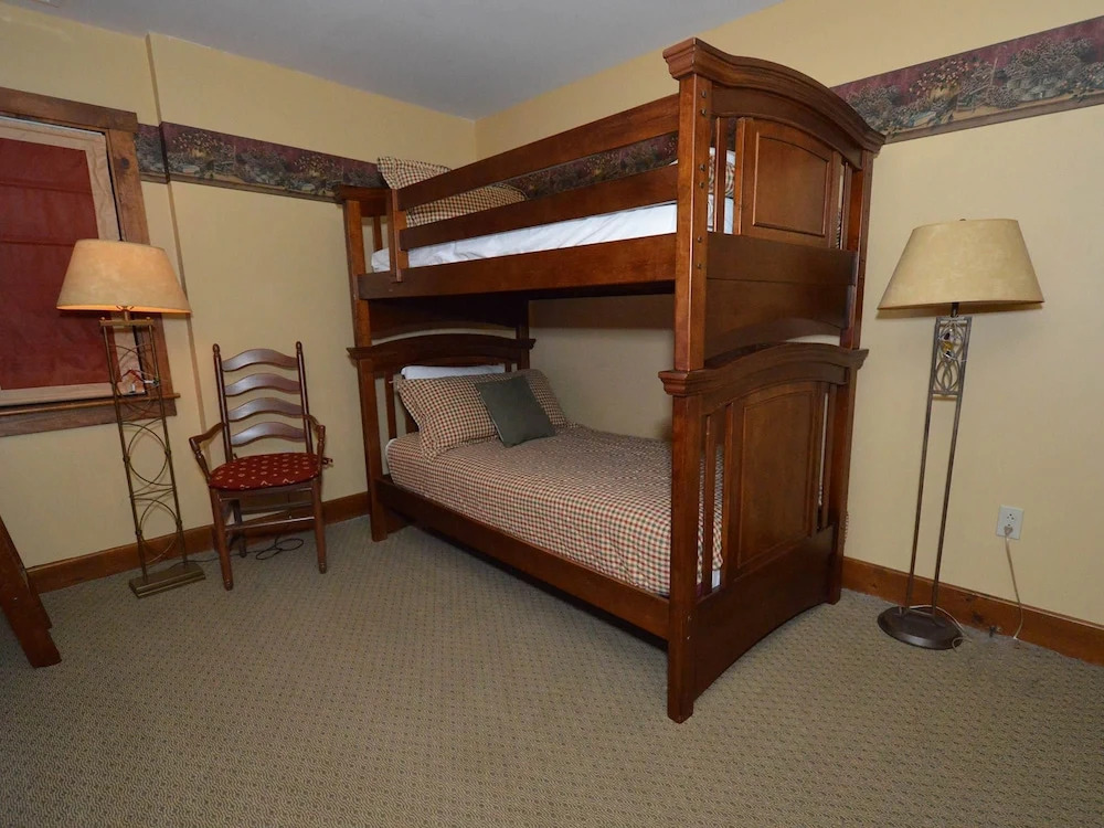 3br+: Camp 4 # 11
