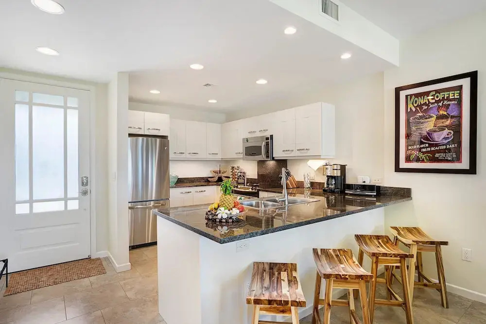 Ocean View - AC & Wifi - Walk to Beach & Shopping - Vrkcv