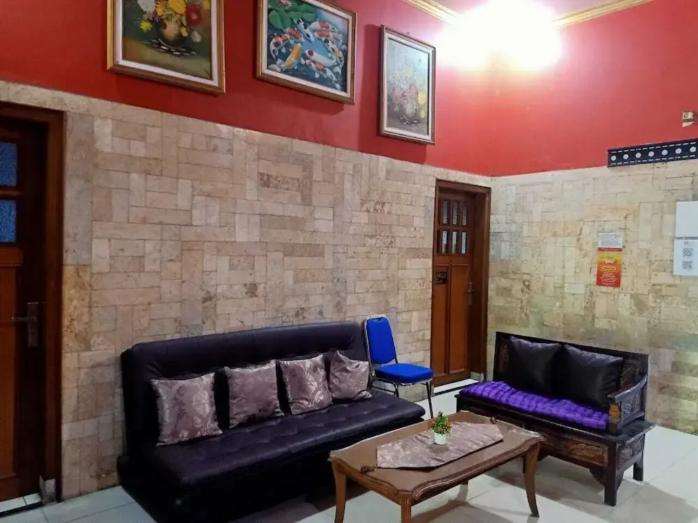 AMALIA Guest House & Cafe