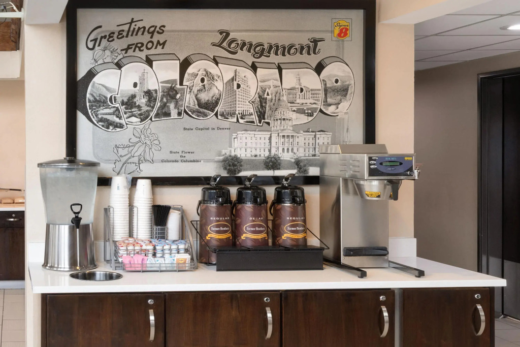 Super 8 by Wyndham Longmont/Twin Peaks