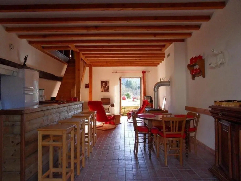 Charmante Grange avec Jardin et Animaux Acceptés - FR-1-489-47