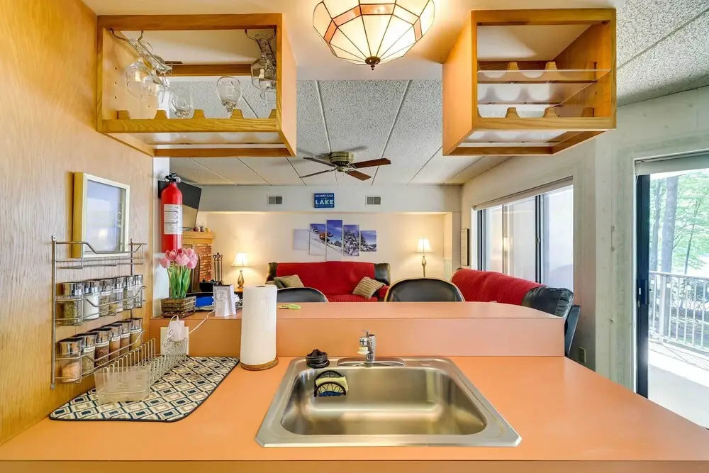 1 Mi to Big Boulder: Lakefront Unit w/ Pool Access