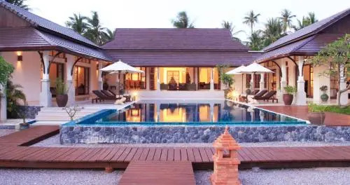Ban Laem Set-Beachfront-4 Bedrooms