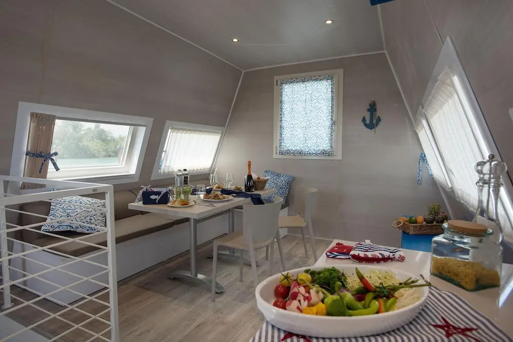 Marina Houseboat 3 pax