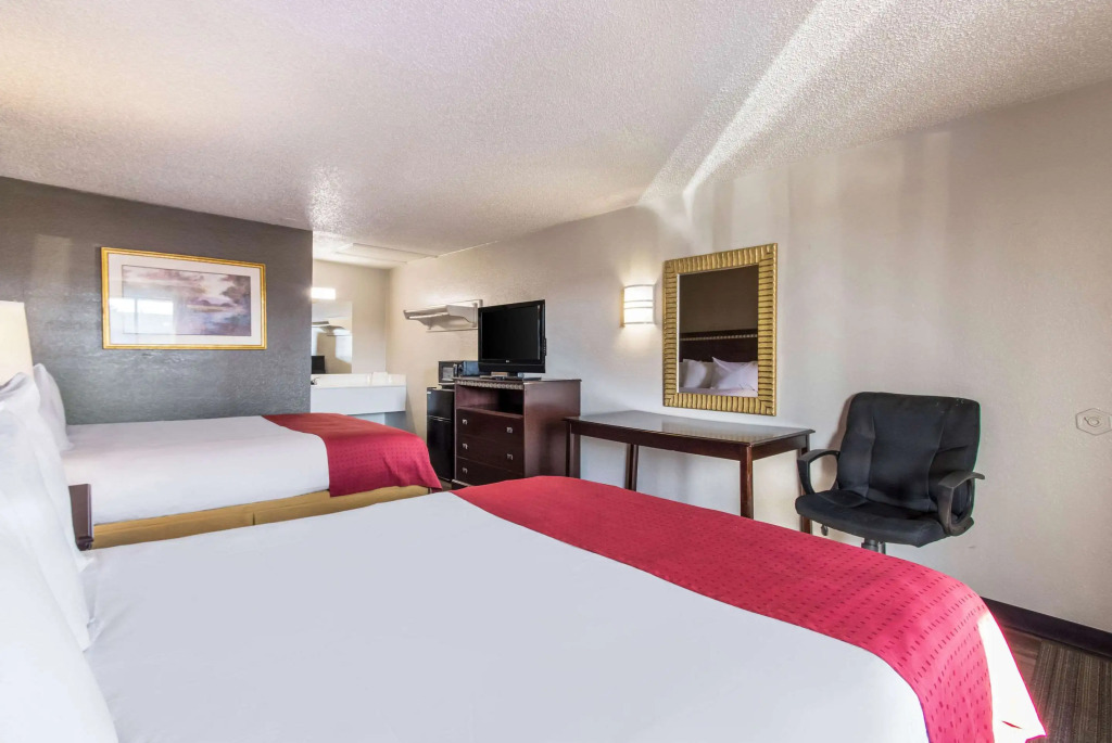 Rodeway Inn Near Hall of Fame