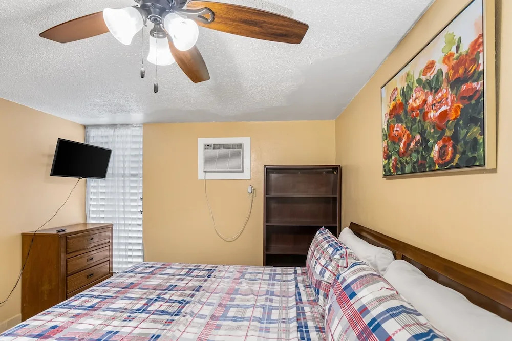 Yours For The Asking- Cozy, Caribbean, Condo 2 Bedroom Condo by RedAwning