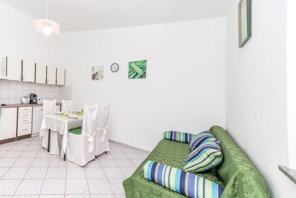 Silver Cherry Apartments