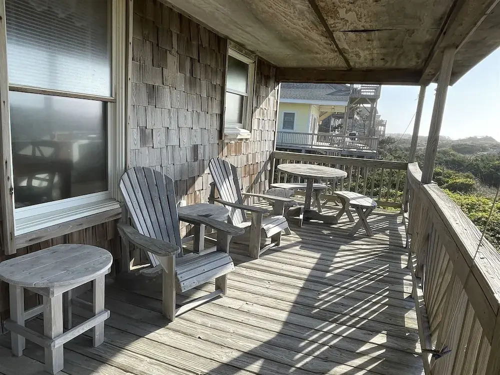 Time / Tide 4 Bedroom Cottage by RedAwning