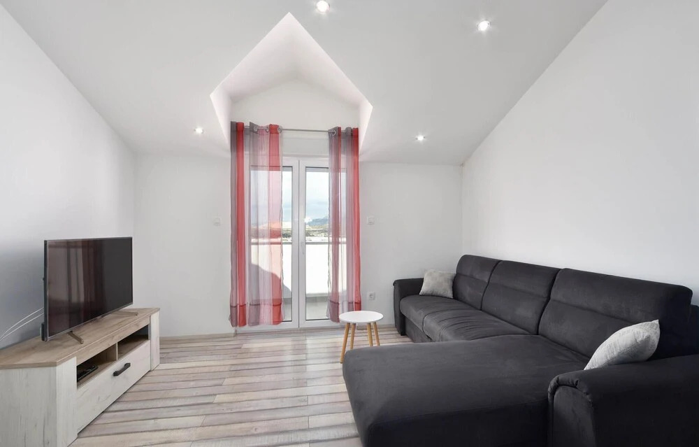 Amazing Apartment in Podstrana With 3 Bedrooms, Wifi and Outdoor Swimming Pool