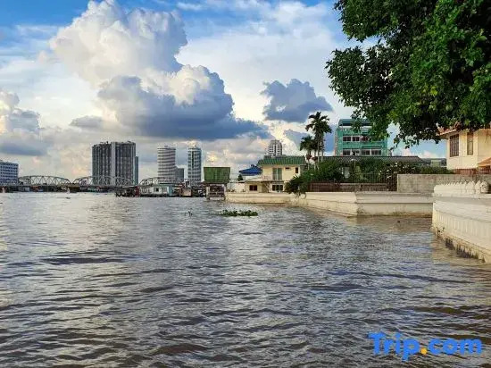 Chao phraya riverfront house Baan Rimphraya