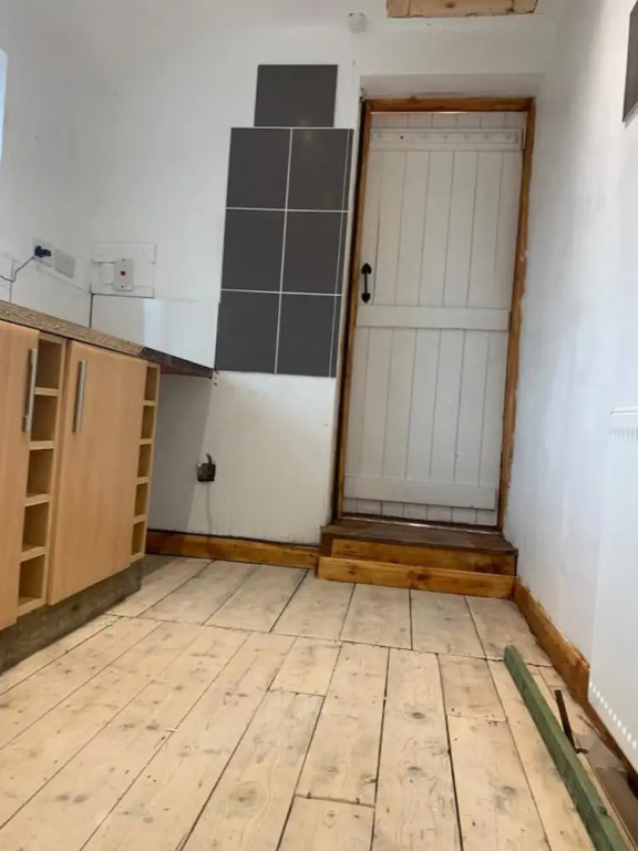 Corner Shop Apartments Sleeps 5 Parking