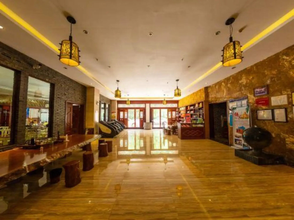 Maitreya Sanlong Hotel (Huquan Hot Spring Ecological Park Honghe Water Town Branch)