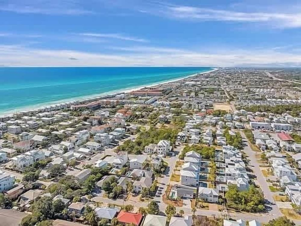 Costal Style 3-story W 7BR and Near the Beach