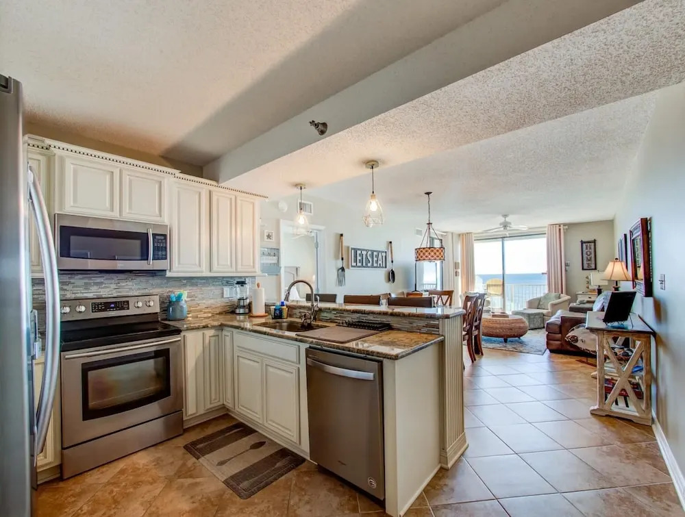 Spacious 4th floor condo ON THE BEACH in the heart of Orange Beach