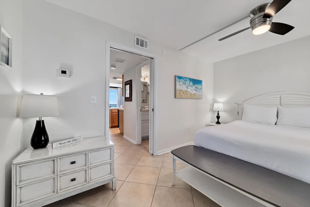 1br/1ba Sleeps 4 Near Beach w/ Breathtaking Ocean Views