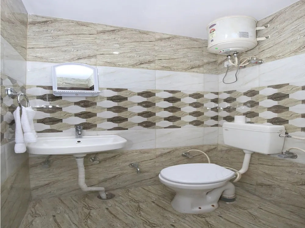 OYO 10407 Home Modern 3BHK Sanjauli Market