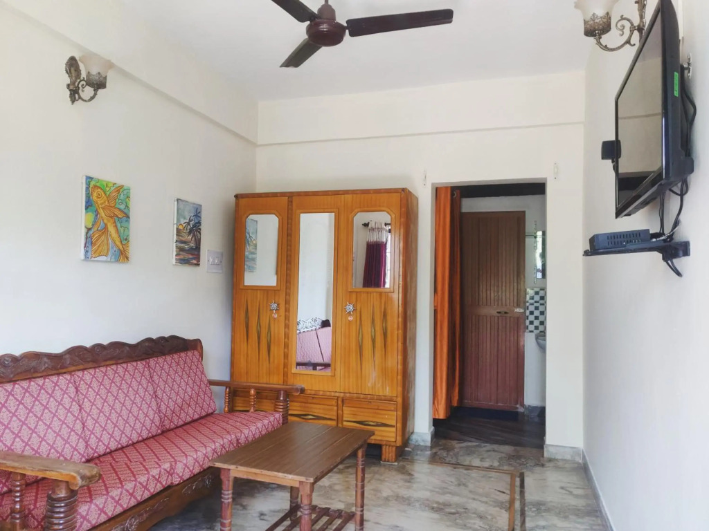 Morjim Sunset Guesthouse- Apartments with Kitchen & AC Rooms