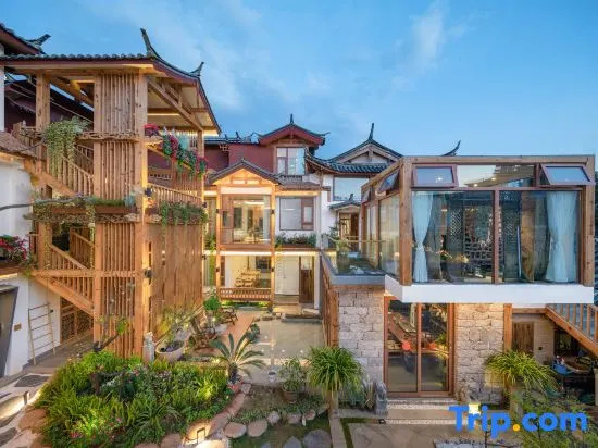 LiJiang Ancient Town DaMei Huasu · JuShe | SenYe Glowscape Designer Homestay (Dashuiche Branch)