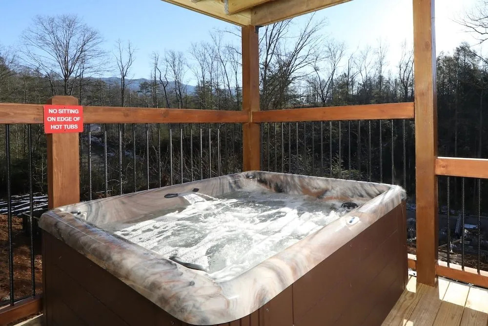 Hilltop Haven - Four Bedroom Chalet