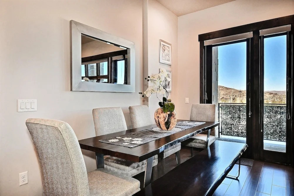 Blackstone Beauty 2 Bedroom Condo by RedAwning