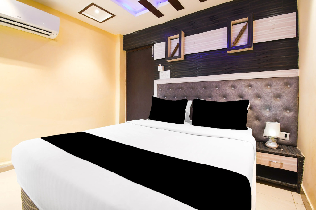 Collection O 83454 Hotel Hirak Inn
