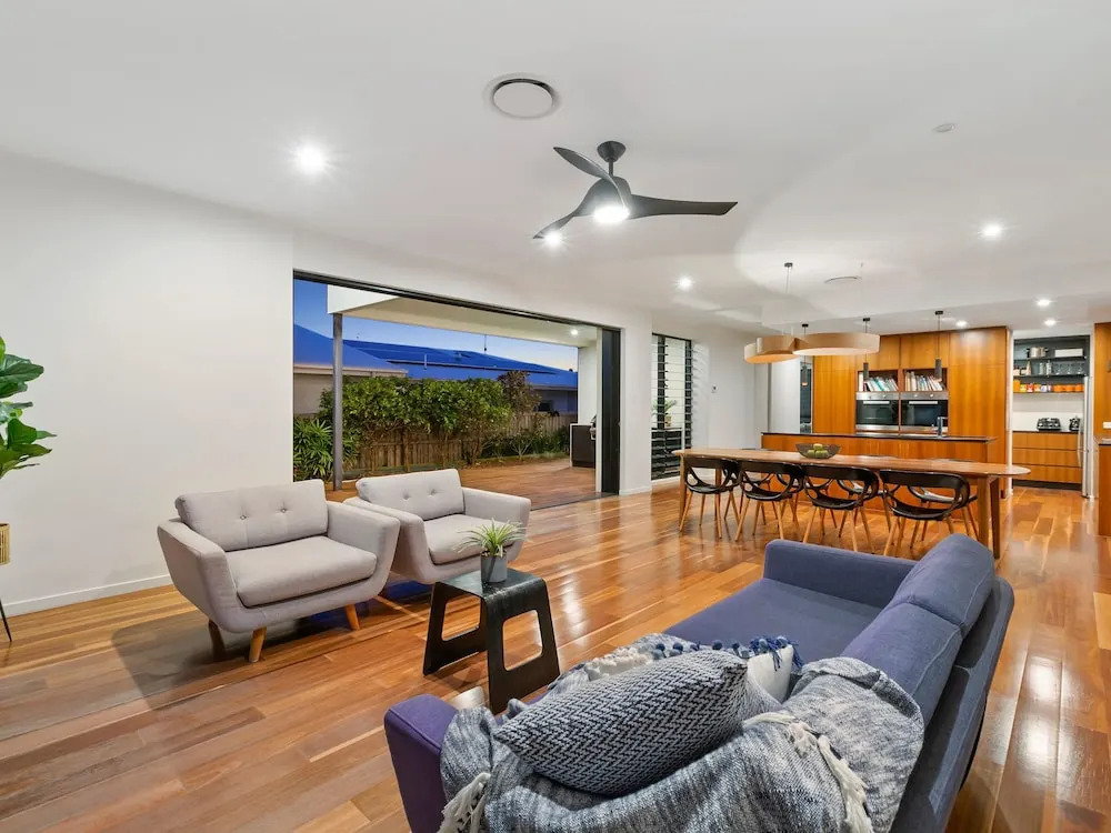 Stunning Beach House On Collins