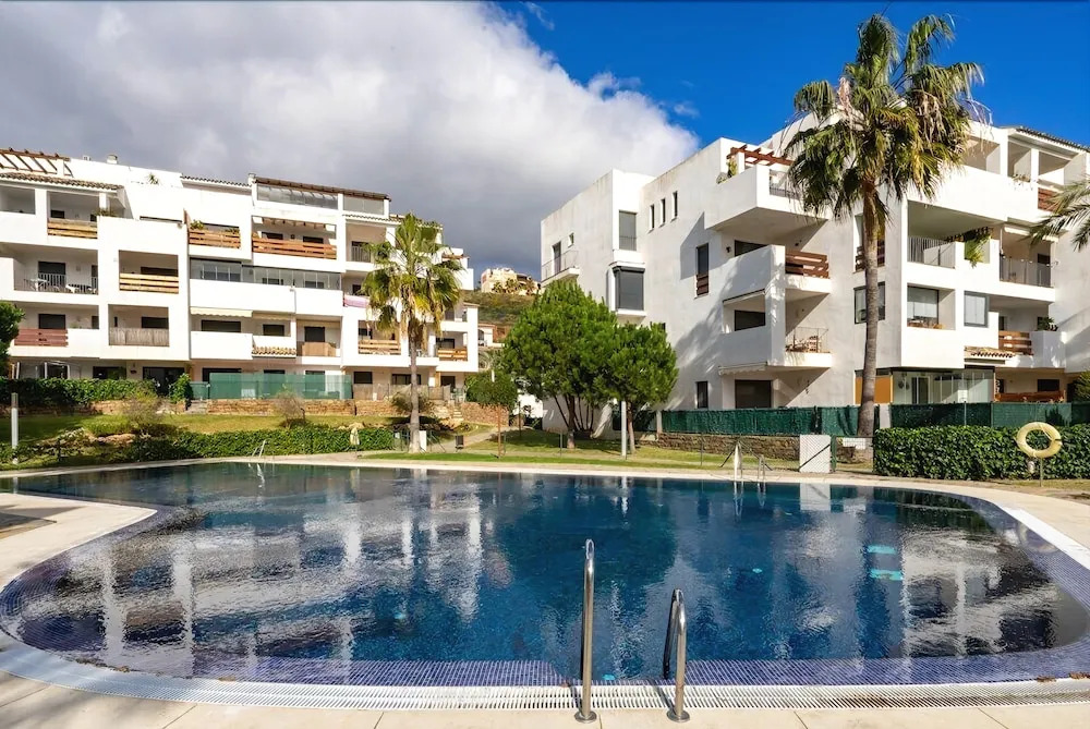 Alamar Poolfront garden apartment Ref 46