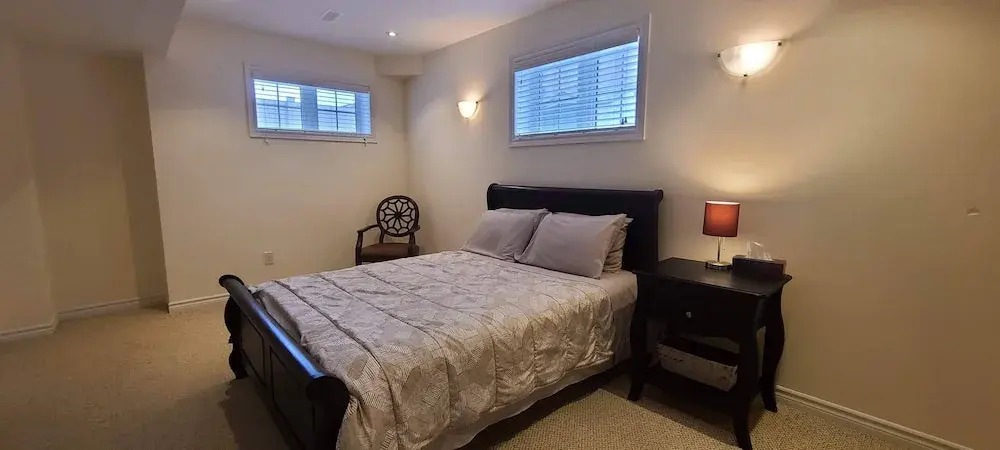 Spacious 2 BR, 3 Beds, Sleeps 6, Kitchen, Laundry