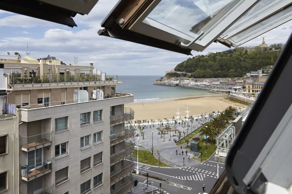 Playa de la Concha 7 Apartment by FeelFree Rentals