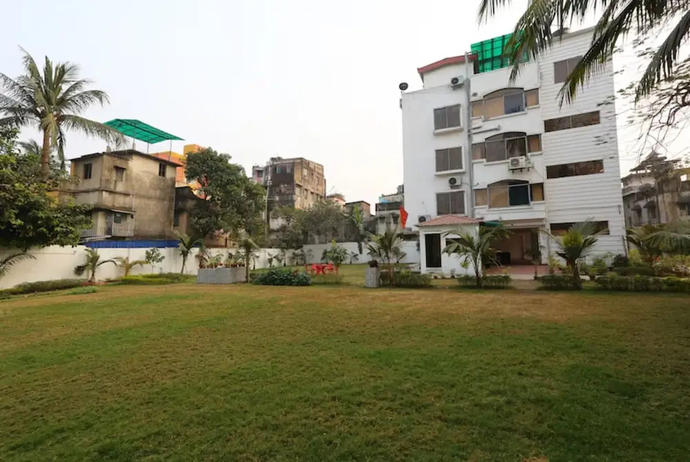 Goroomgo White Palace Hotel & Resort New Alipore Kolkata