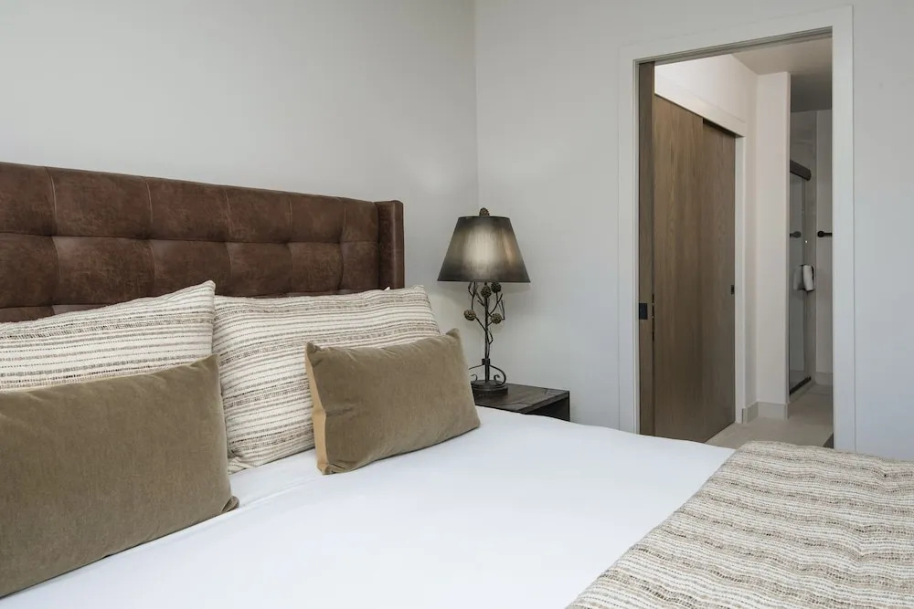 Townsend Place B202 1 Bedroom Condo by RedAwning