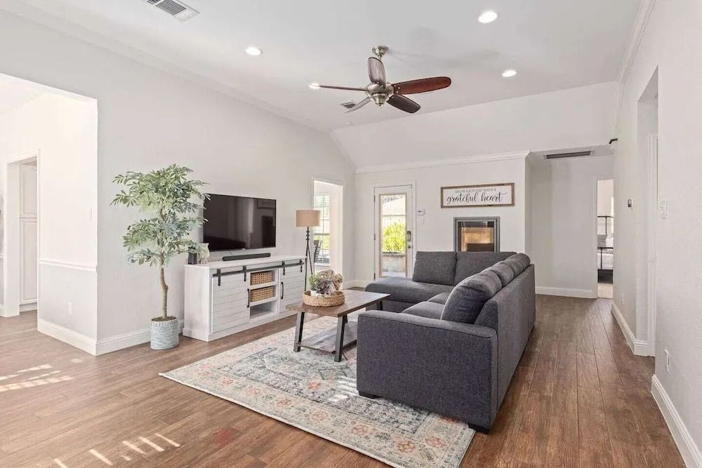 Home Pool 15 Minutes from DFW Airport