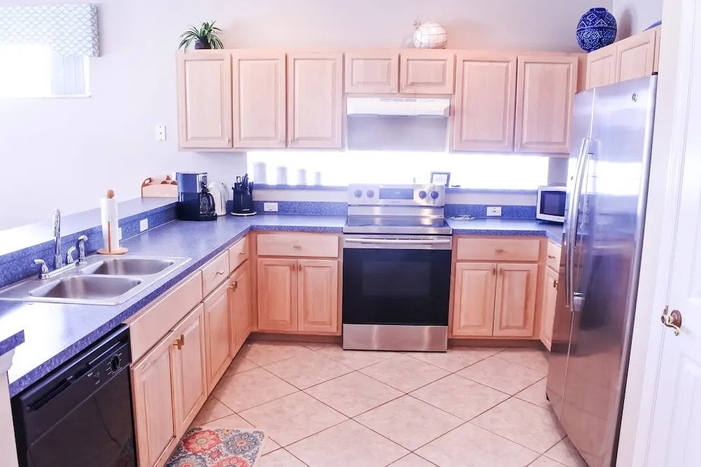 2959 4-bed Pool Home W/games Room & Water View!