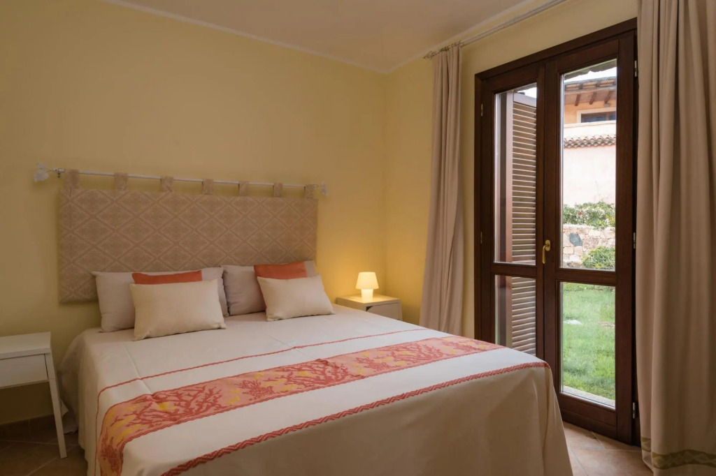The semi-detached villa, is only another house always in the first row, and is composed of two doubl-PERLACEA 19