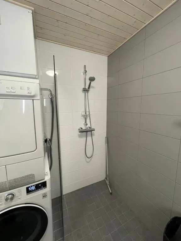 Arctic Penthouse Studio with FREE parking and high-speed Wi-Fi