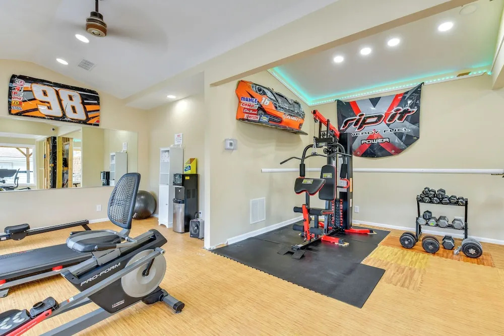 Lake Norman Getaway w/ Pool Access + Kayaking!