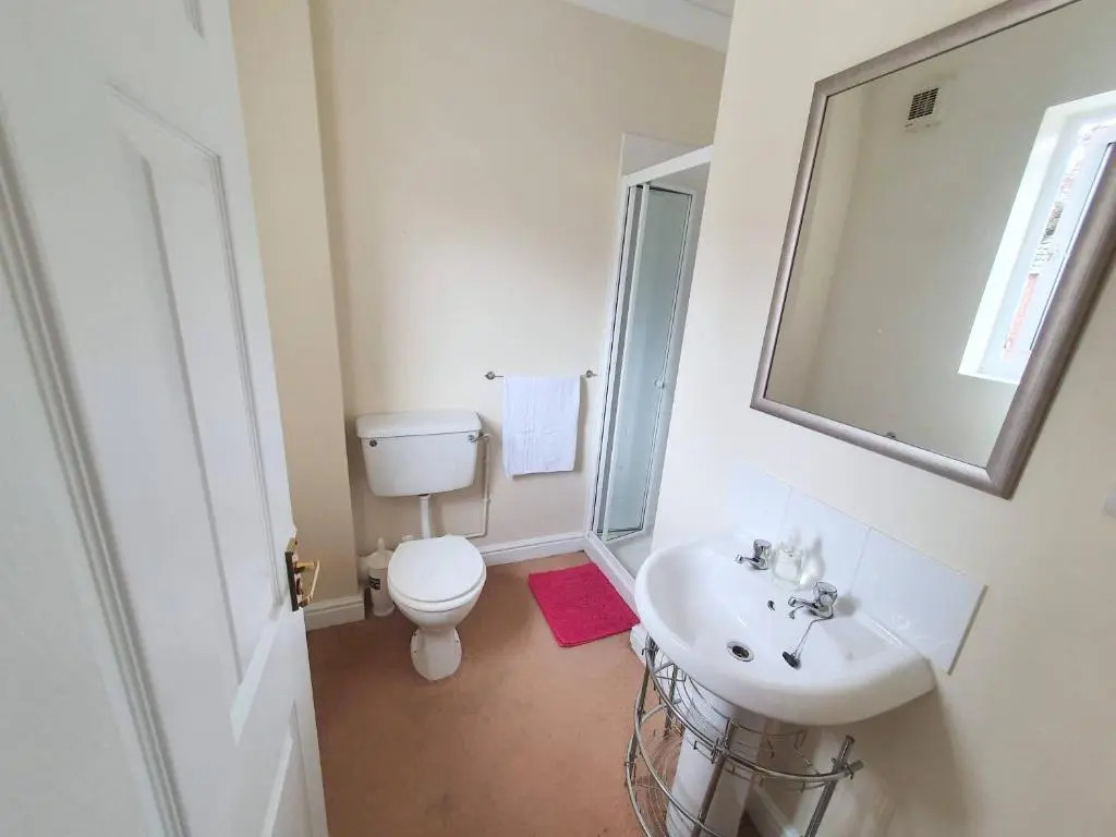 Friars Walk 2 with 2 bedrooms, 2 bathrooms, fast Wi-Fi and private parking