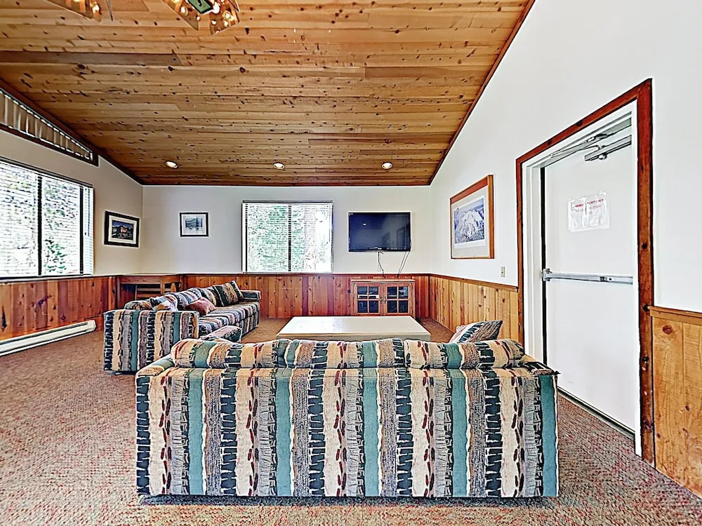 New Listing! Hot Tubs & Pool, Steps To Ski Lifts 2 Bedroom Condo