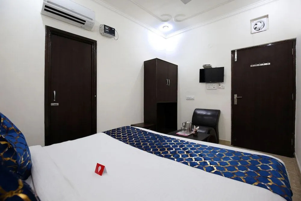 OYO 9055 Hotel Rich Inn