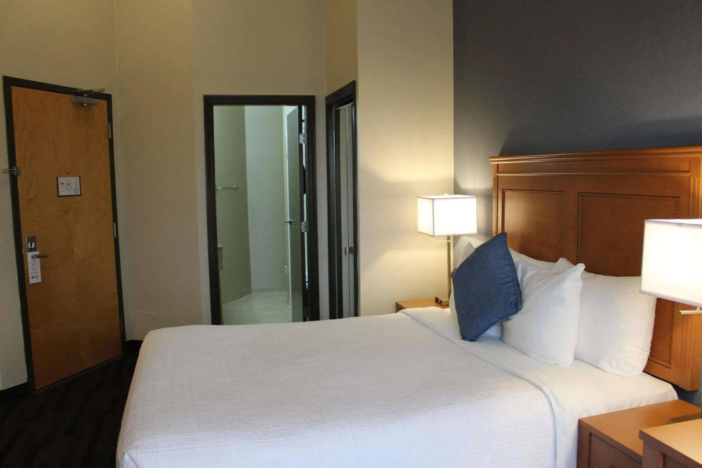 Best Western Plus Uptown Hotel