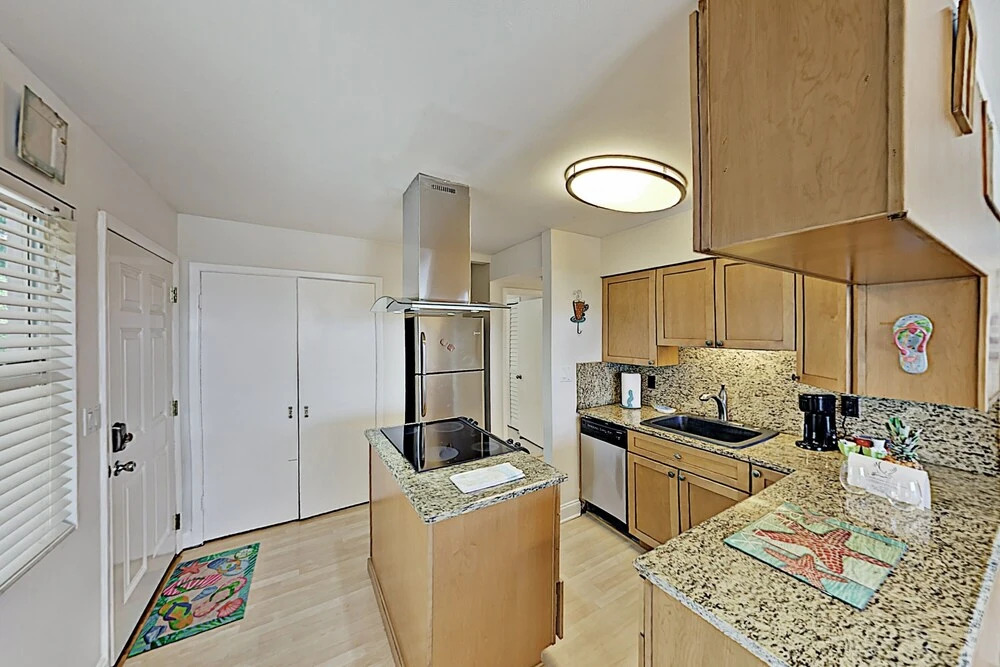 The Pelican & Dolphin: Bayfront W/ Dock 3 Bedroom Home