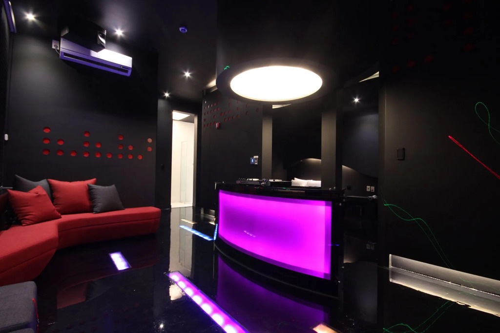 Club Hotel
