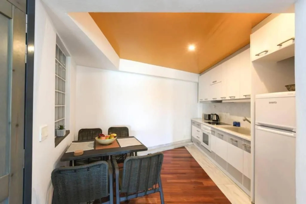 Sunshine Apt- Unique Holidays by the Sea