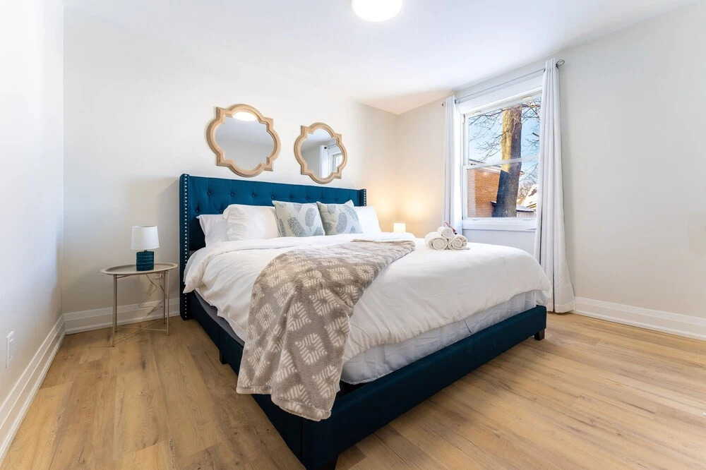 2 BR King Bed Suite - Mohawk & Hospitals
