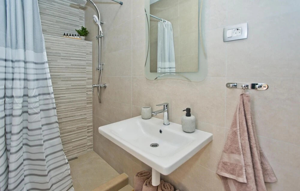 Pet Friendly Home In Bogomolje