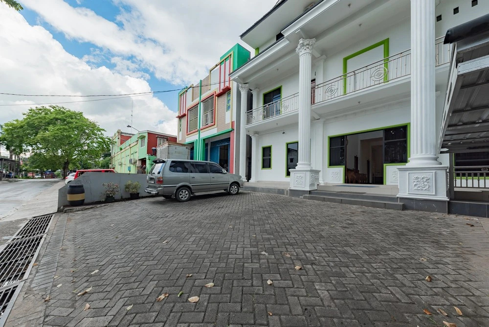 Urbanview Hotel Syariah 99 Banjarbaru by RedDoorz