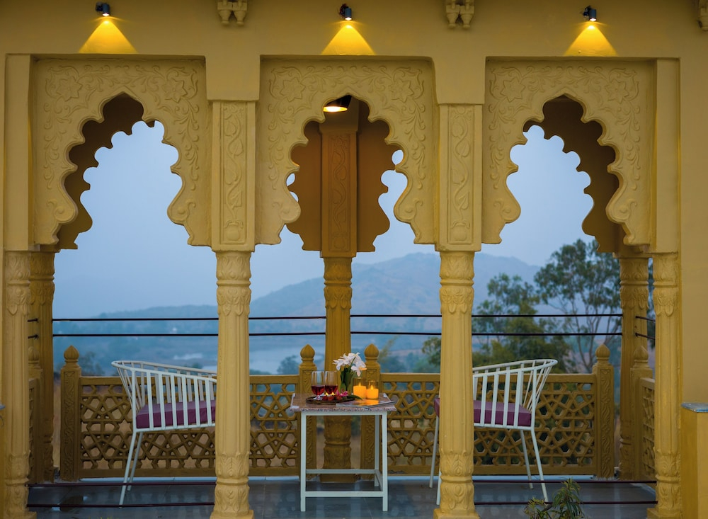 ELIVAAS Amber Royale 3 BHK with Pvt Pool