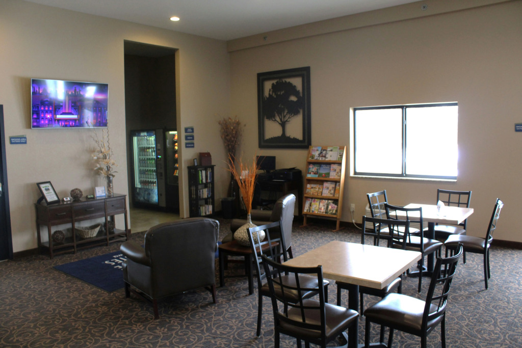Cobblestone Inn & Suites - Denison | Oak Ridge